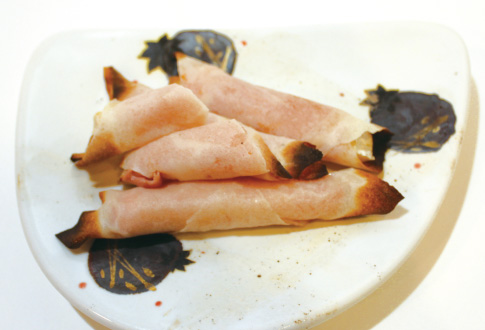 Prosciutto and camembert cheese apring roll baked