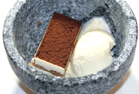 Chocolate cake & vanilla