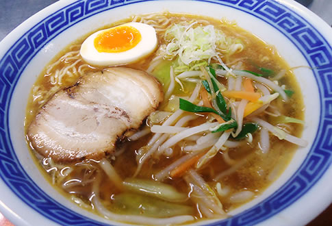 Miso soup noodles with much vegetables
